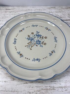 Cordella Bluet Stoneware Cream Scalloped Plate Blue Floral Motif Size 10.5”